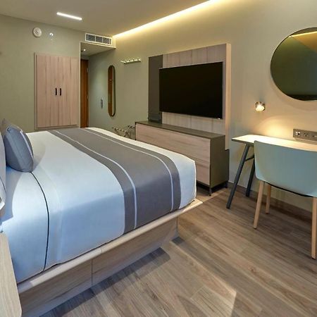 City Express Plus By Marriott Guadalajara Providencia Buitenkant foto