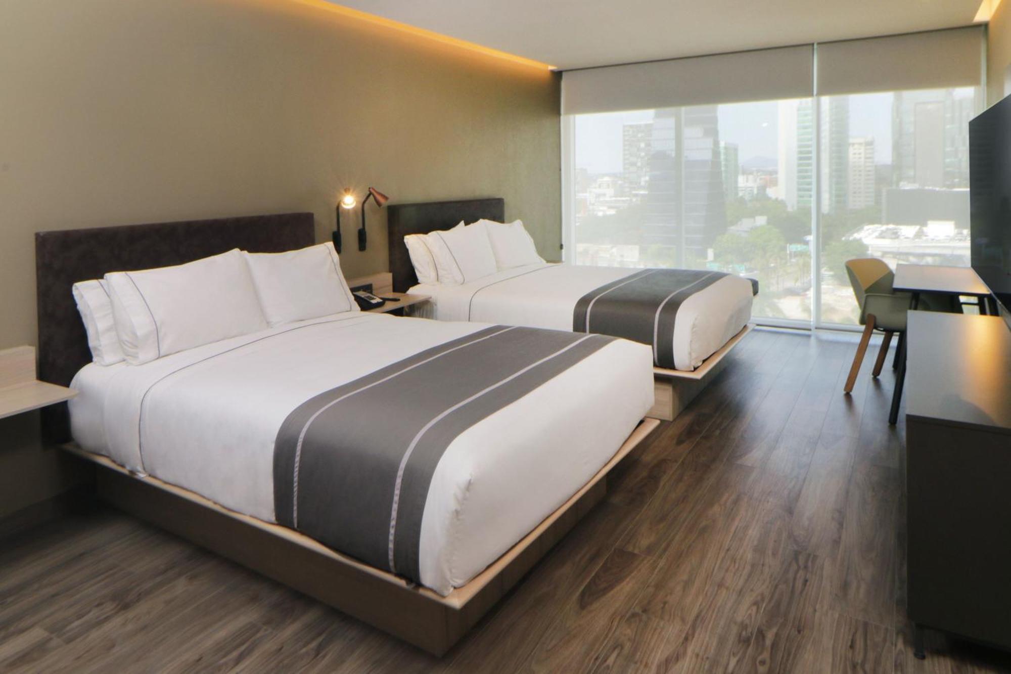 City Express Plus By Marriott Guadalajara Providencia Buitenkant foto