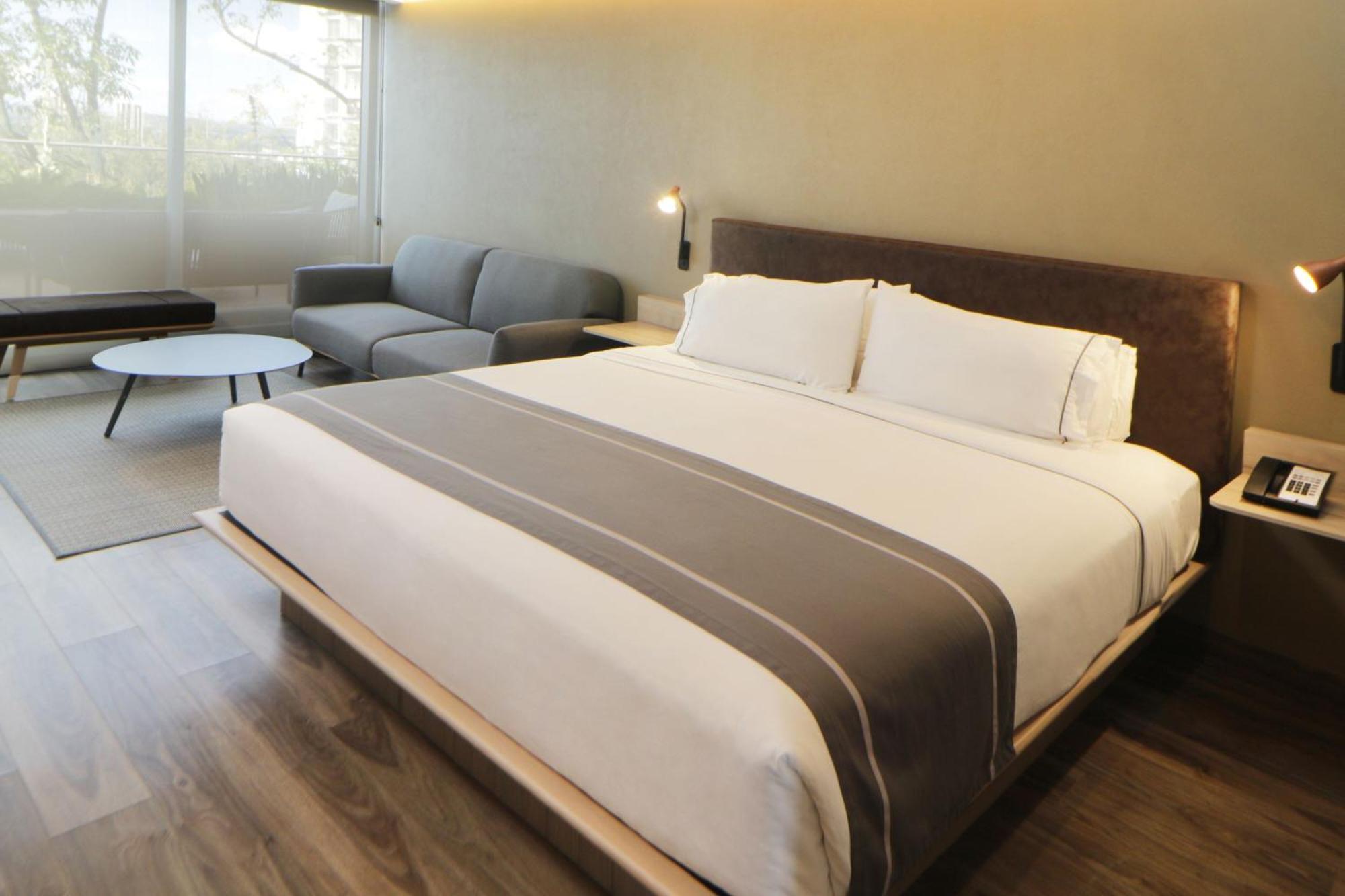City Express Plus By Marriott Guadalajara Providencia Buitenkant foto