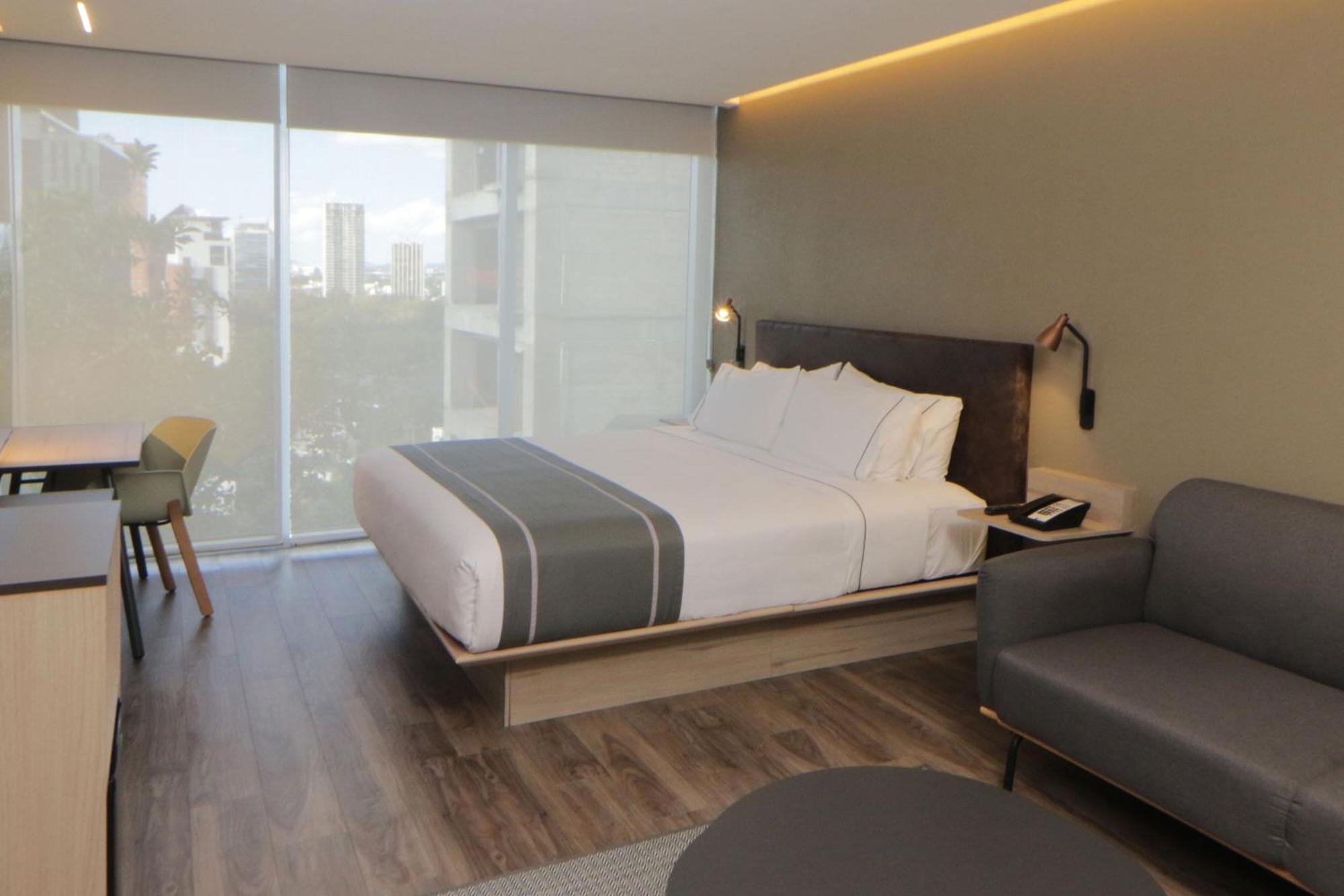 City Express Plus By Marriott Guadalajara Providencia Buitenkant foto