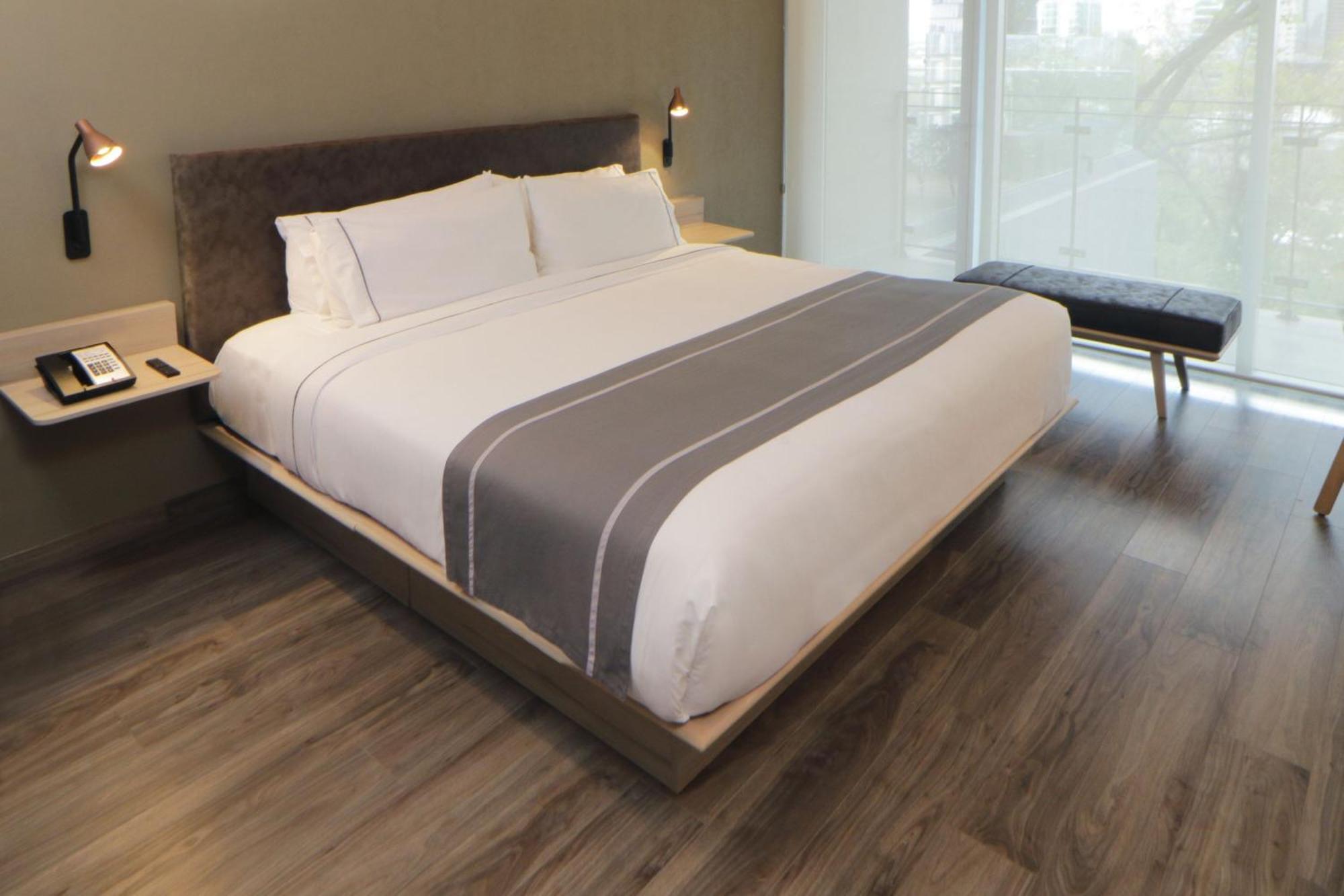 City Express Plus By Marriott Guadalajara Providencia Buitenkant foto