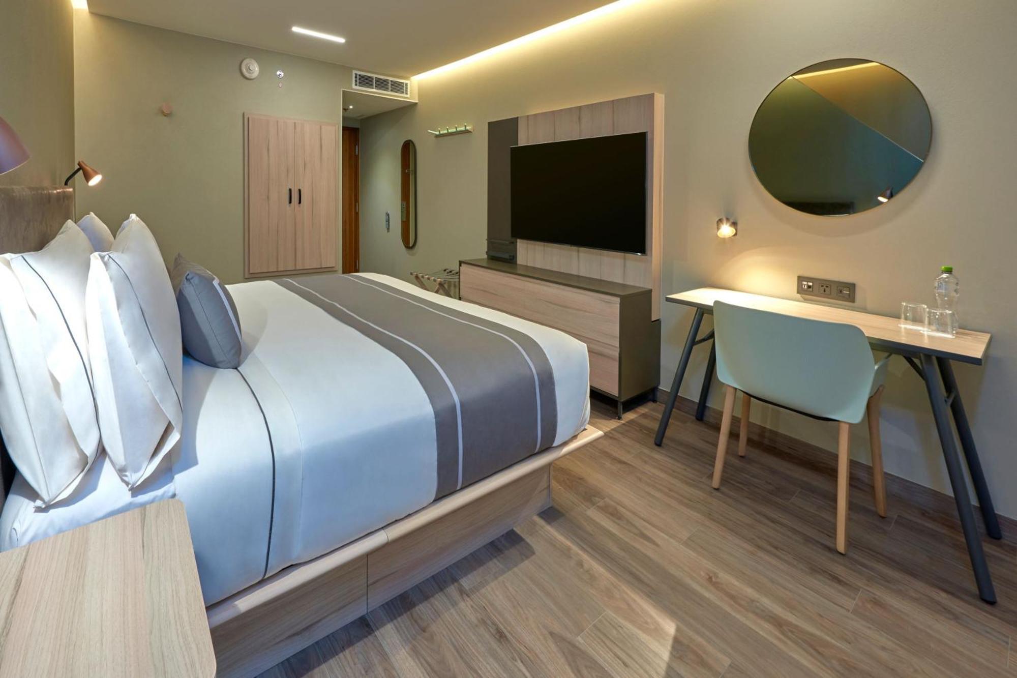 City Express Plus By Marriott Guadalajara Providencia Buitenkant foto