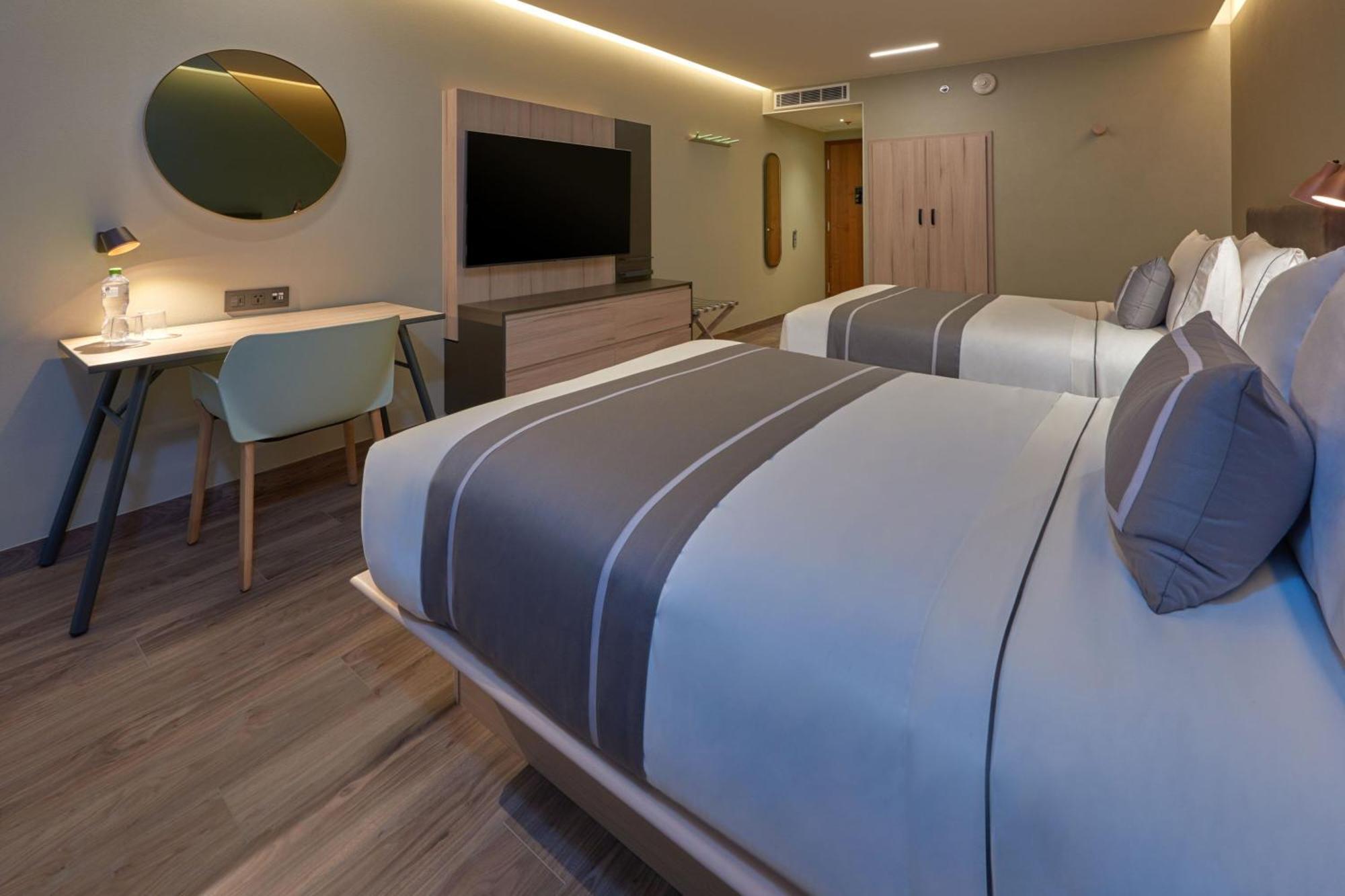 City Express Plus By Marriott Guadalajara Providencia Buitenkant foto
