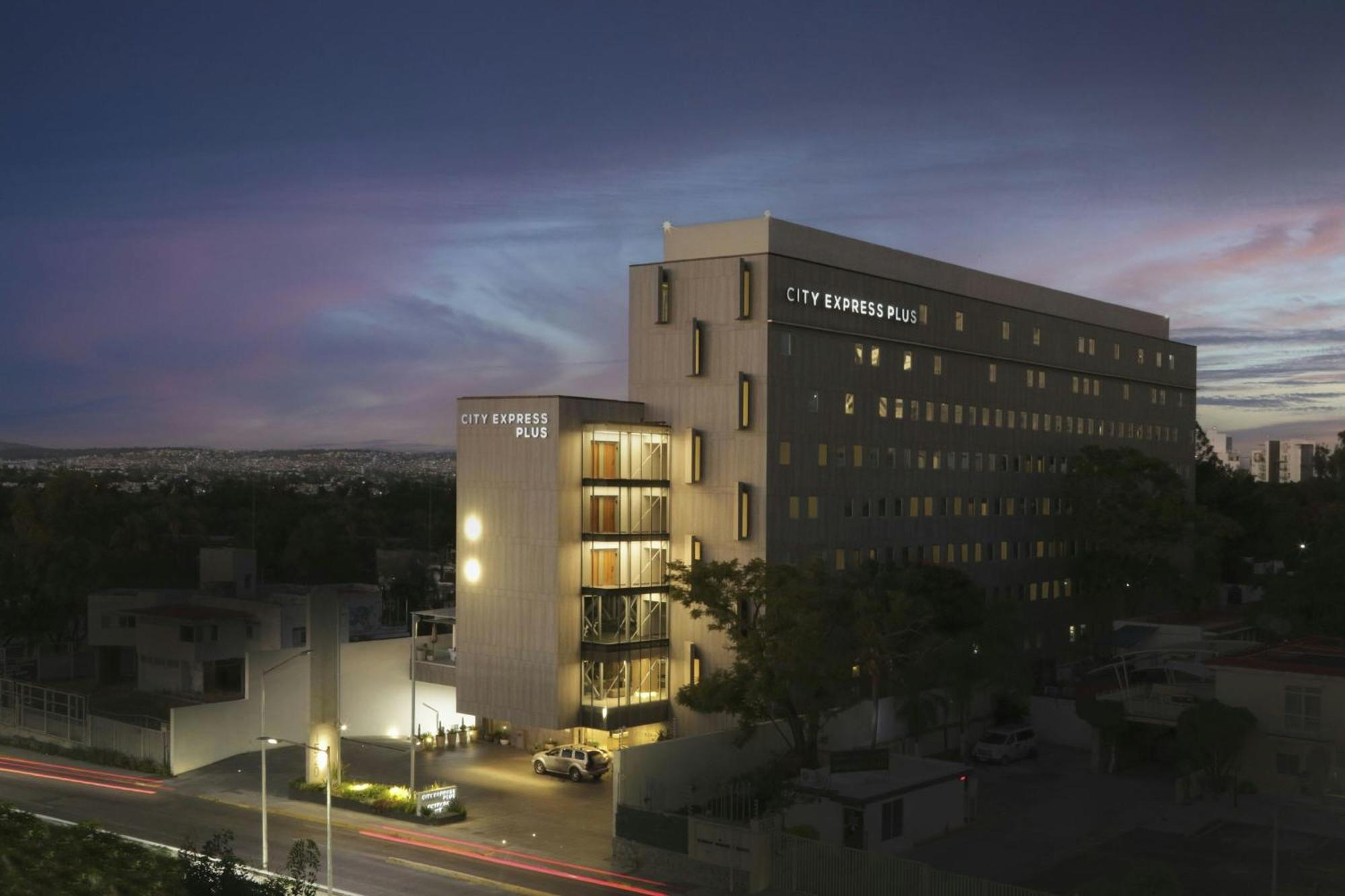 City Express Plus By Marriott Guadalajara Providencia Buitenkant foto